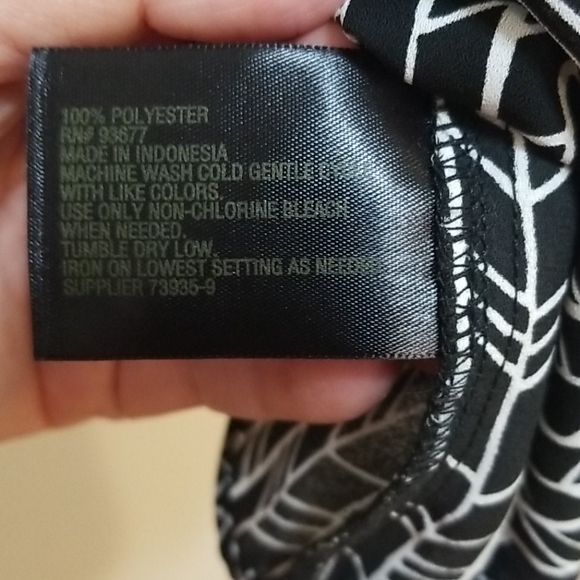 Sleeveless blouse black and white print 2C - Picture 5 of 5